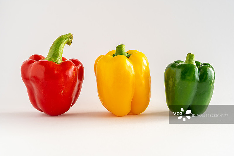 白色背景下的甜椒特写，荷兰阿姆斯特丹图片素材