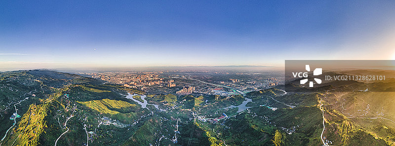 雪山下的城市——成都图片素材
