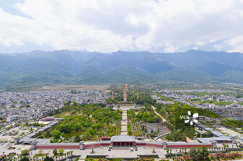 大理崇圣寺三塔公园航拍全景图片素材