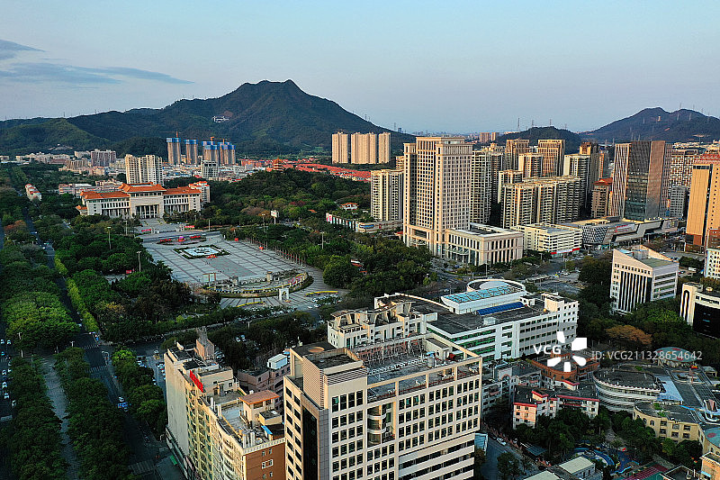 广东省东莞市长安镇政府长安广场和长安公园航拍图片素材