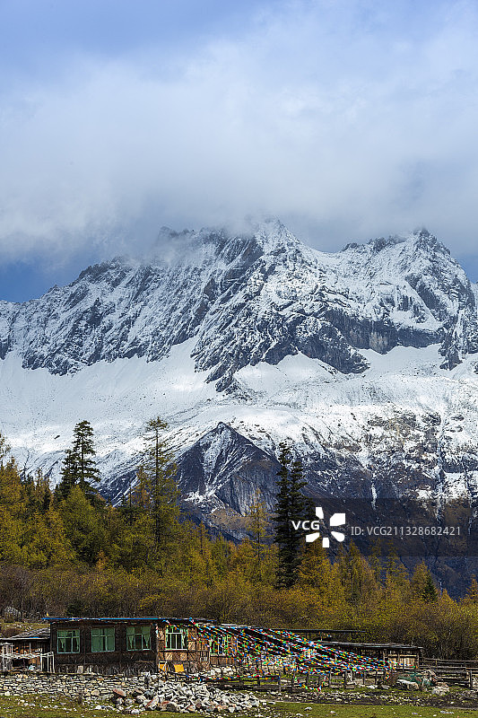 双桥沟雪山——阿坝州小金县图片素材