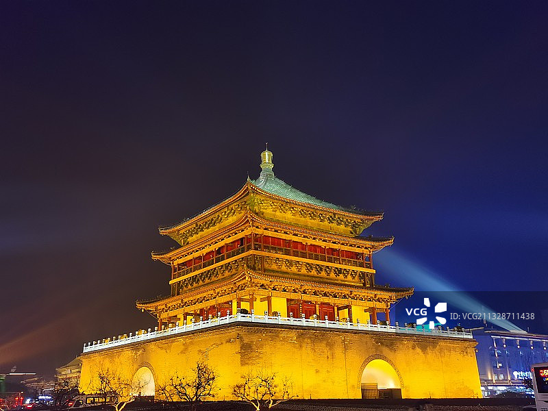 #西安钟楼# 长安城内大街中，势入云天宝阁雄。图片素材