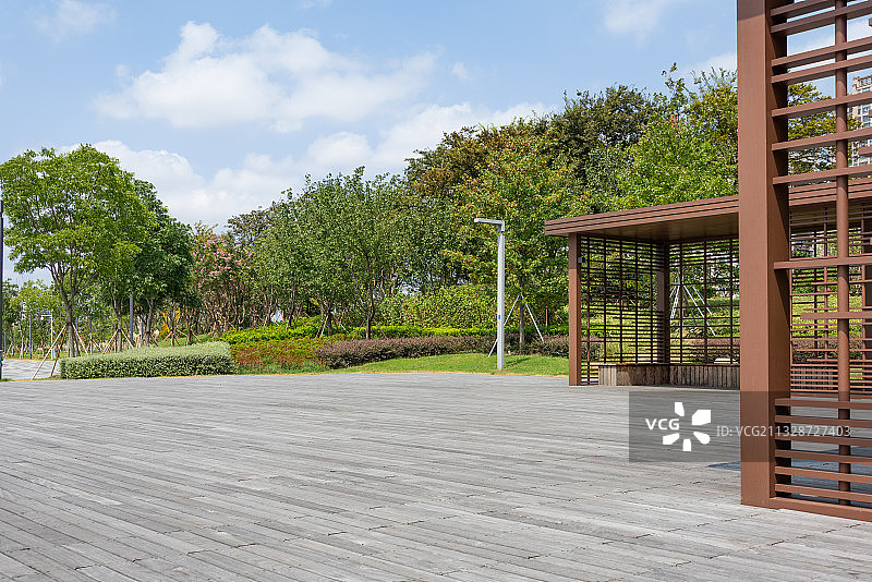 现代城市公园木地板广场空地背景图图片素材
