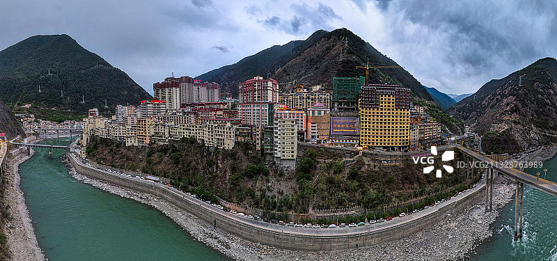 中国最小县城---雅江图片素材