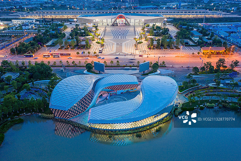 云南省玉溪市高铁火车站广场图片素材