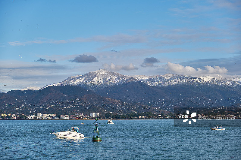 格鲁吉亚巴统  雪山海景图片素材
