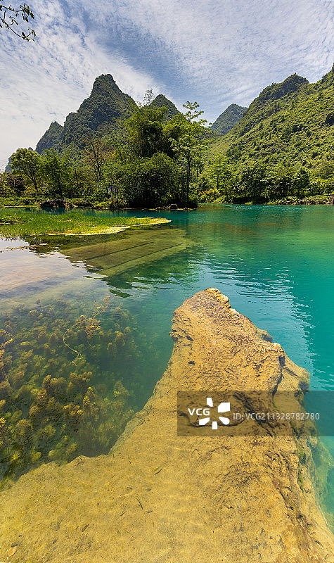 广西河池都安的九顿天窗，中国洞潜深度记录创造地图片素材
