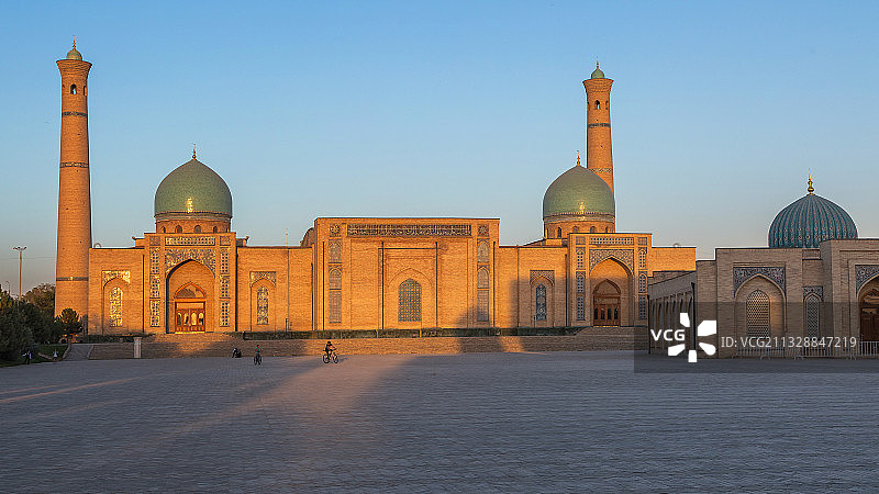 伊玛目主麻清真寺日落时分图片素材