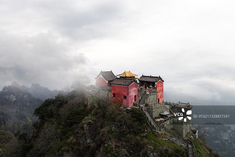 武当山金顶“扫地僧”图片素材
