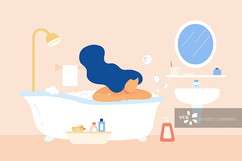 女人在浴缸里放松的洗泡泡澡图片素材
