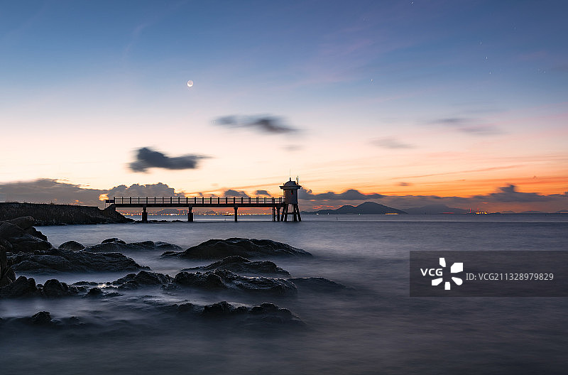 珠海淇澳岛灯塔日出图片素材