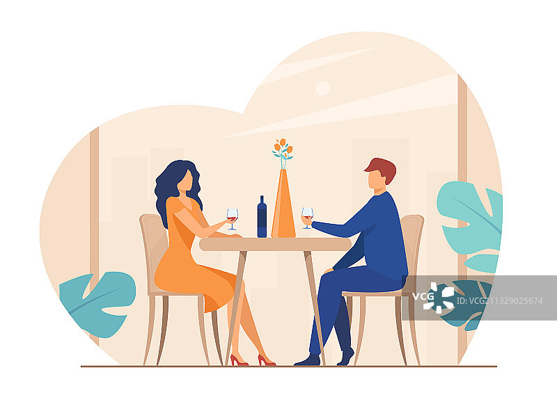 情侣享用浪漫晚餐图片素材