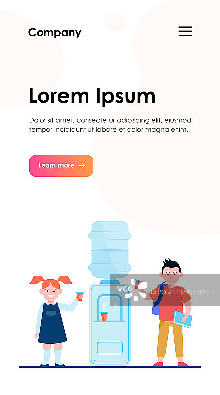 快乐的孩子们在饮水机旁喝水图片素材