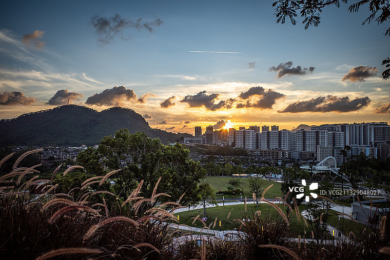 夕阳下的白石龙音乐主题公园图片素材
