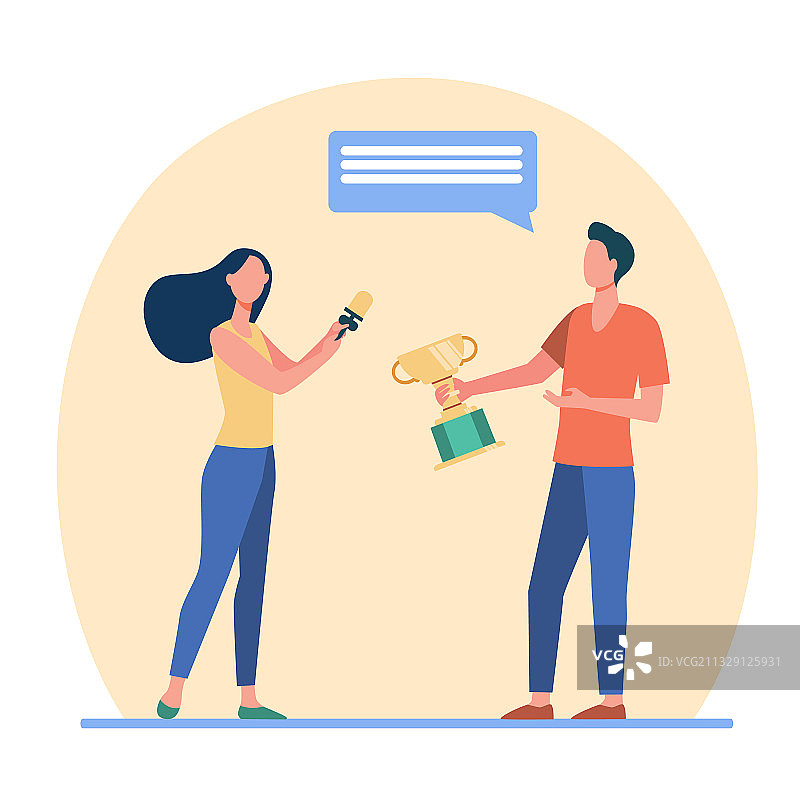 女人采访获奖者，手持麦克风和奖杯图片素材