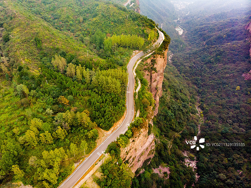 河南新乡太行山万仙山郭亮村悬崖上的道路图片素材