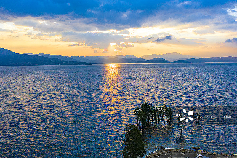 航拍云南大理洱海风光图片素材