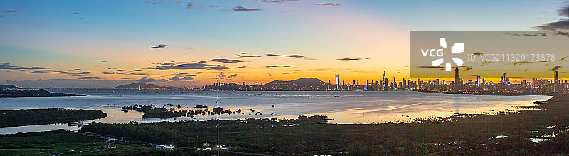 中国深圳市南山区深圳湾的傍晚时分图片素材