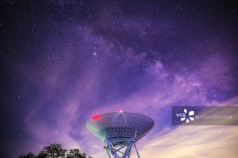 北京立夏的星空银河拱桥图片素材