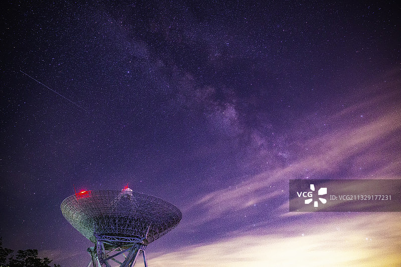 北京立夏的星空银河拱桥图片素材