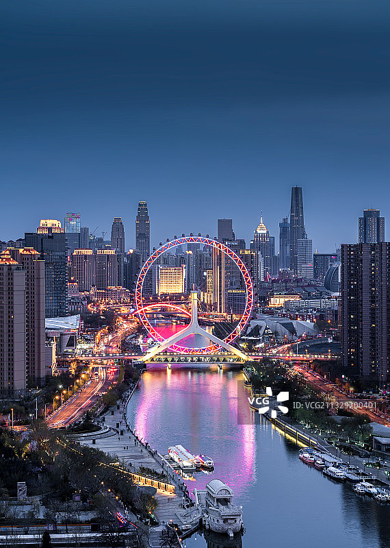 中国天津摩天轮蓝调时刻图片素材