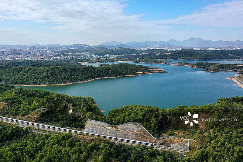 广东省深圳市坪山区政府中心公园松子坑水库航拍图片素材