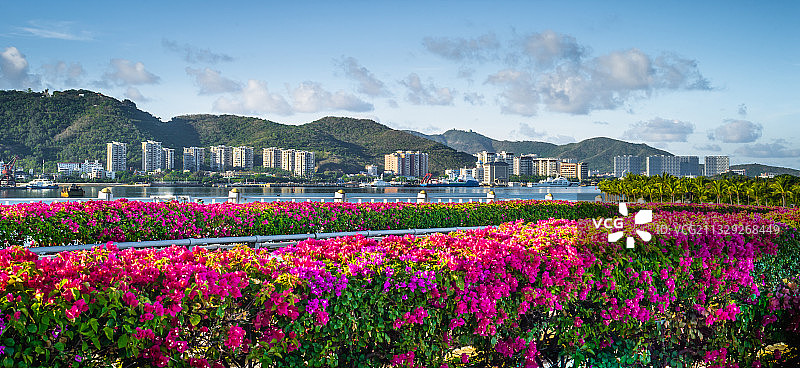 三亚凤凰岛阳光海岸地标建筑人工岛填海造地图片素材