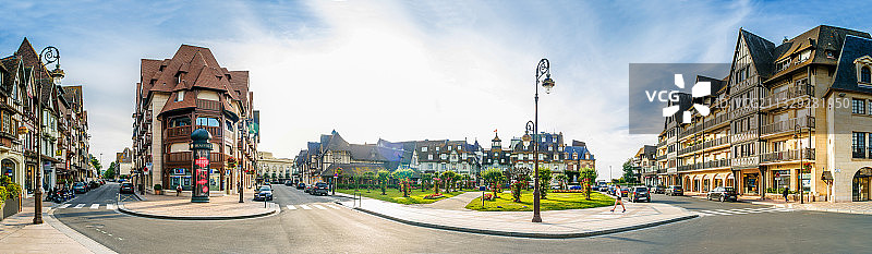 全景拍摄欧洲小镇风光图片素材