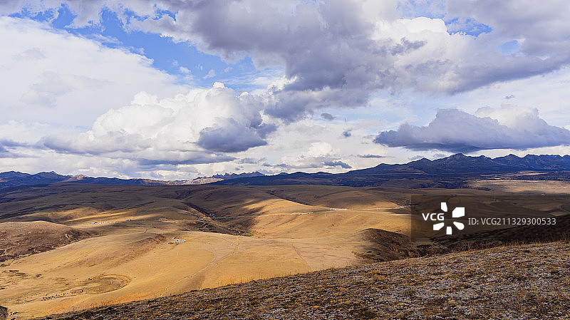 新都桥青绕神山图片素材
