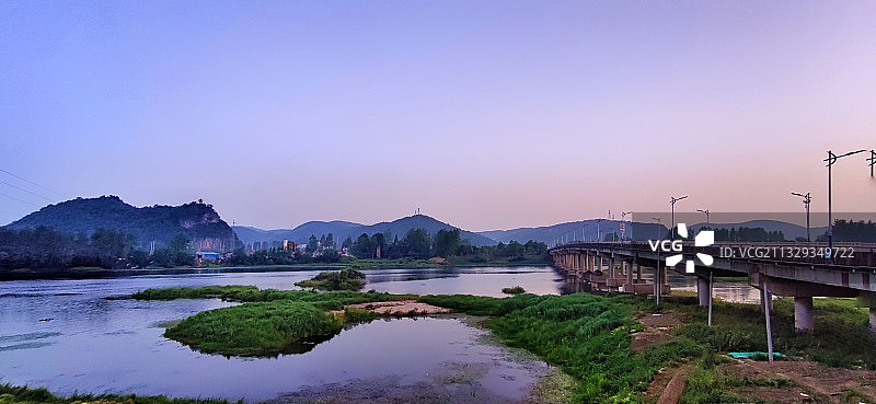 滨江晨曦山水画图片素材