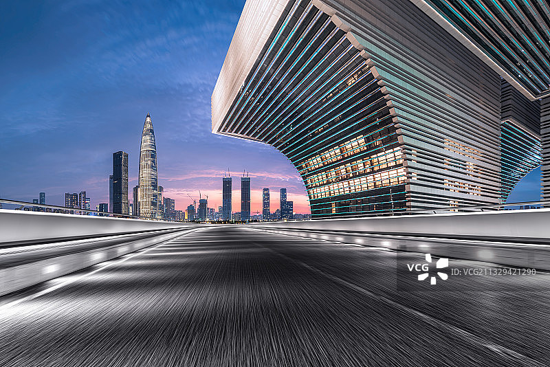 城市现代建筑与公路路面夜景图片素材
