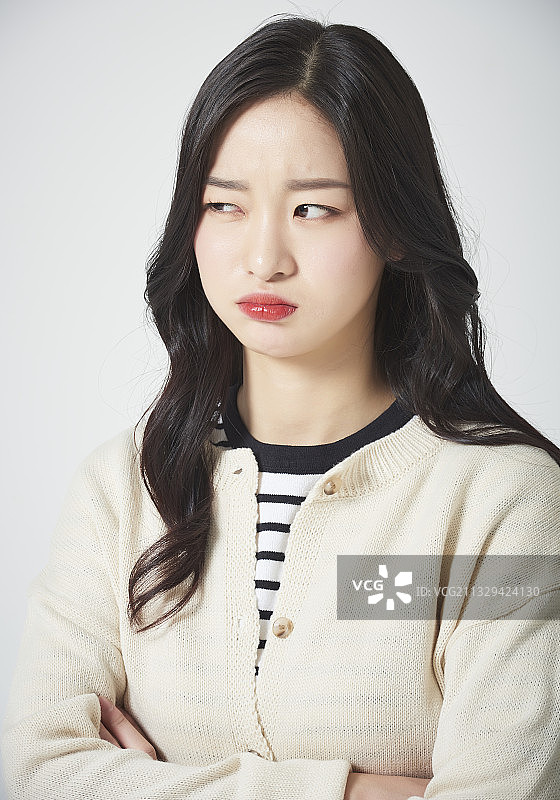 感到恼火的二十多岁女子图片素材