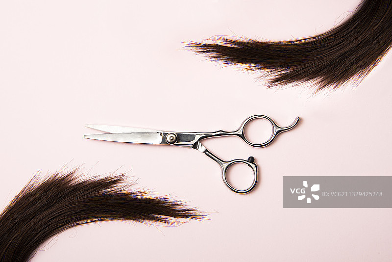 用剪刀剪头发图片素材