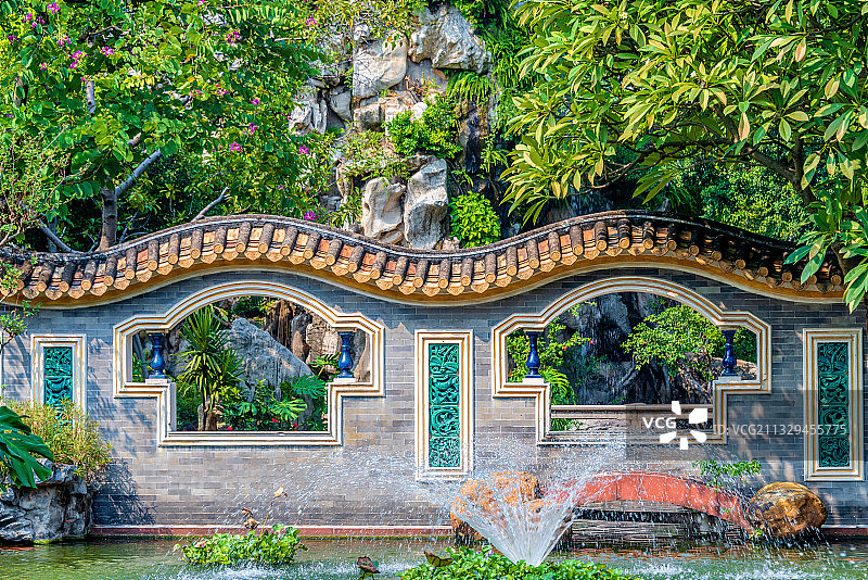 中国广东佛山顺德清晖园的园艺花窗图片素材