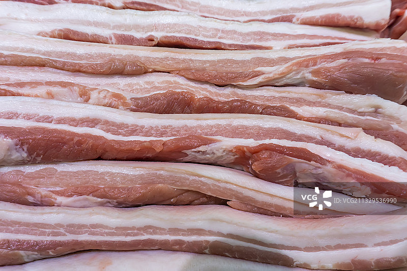 棚拍新鲜的五花肉图片素材
