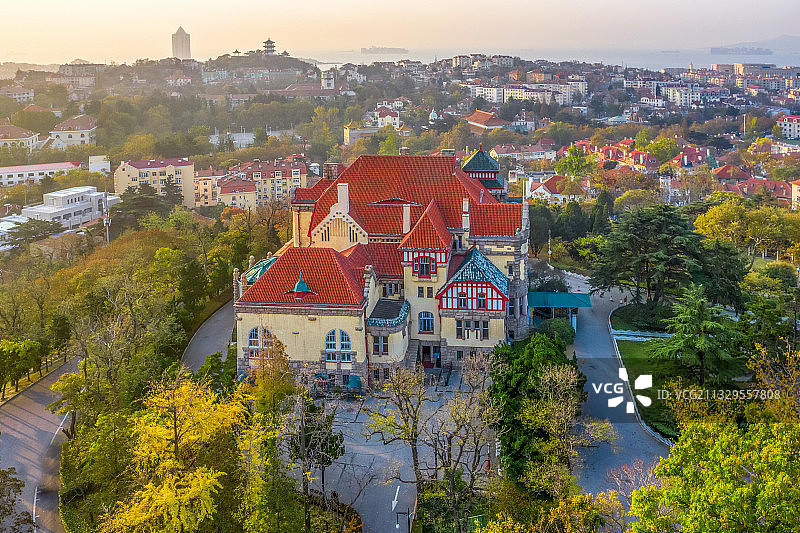 山东省青岛市德国总督官邸旧址航拍全景图图片素材
