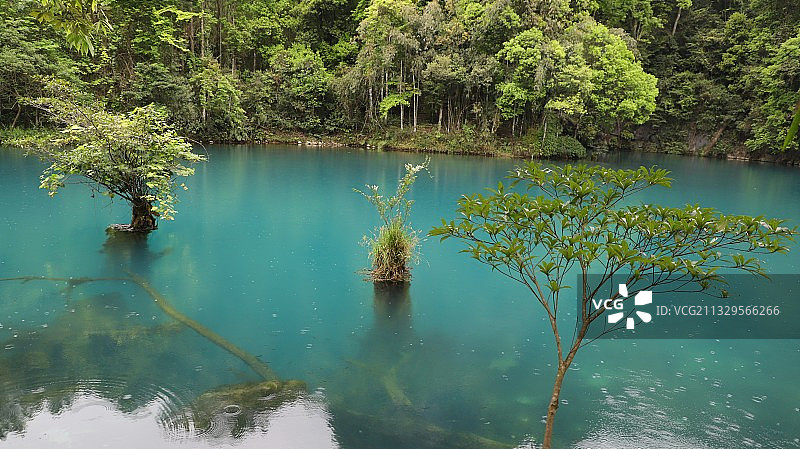 小七孔卧龙潭图片素材
