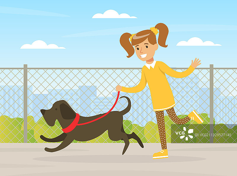 可爱的女孩带着她的狗在户外散步图片素材