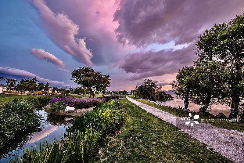 一条小路图片素材