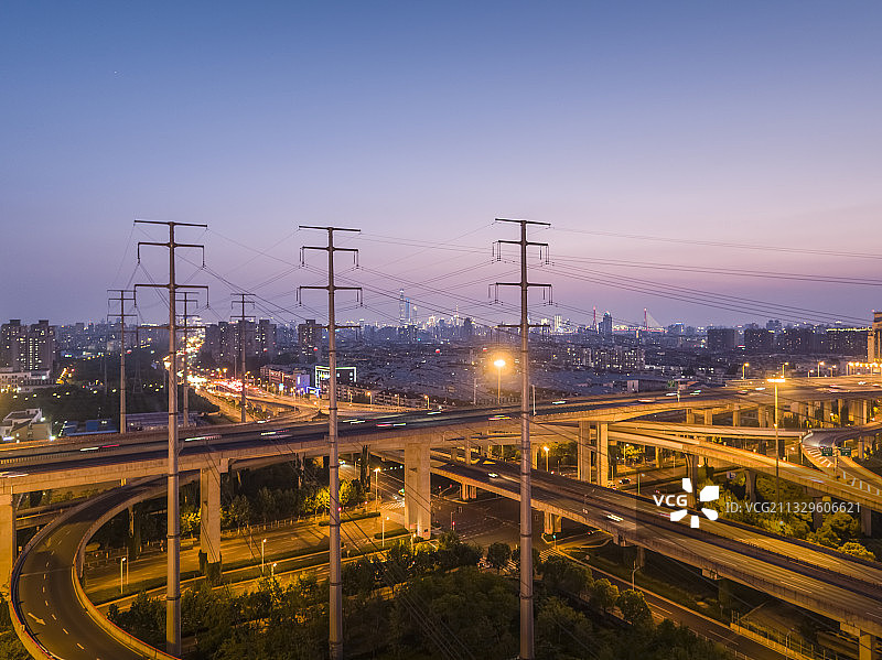 架空线电线电线杆电力国家电网能源输送高压电线图片素材