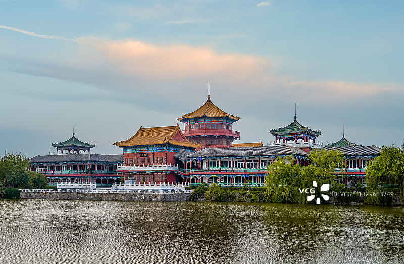 中国河南开封翰园碑林内的古建图片素材