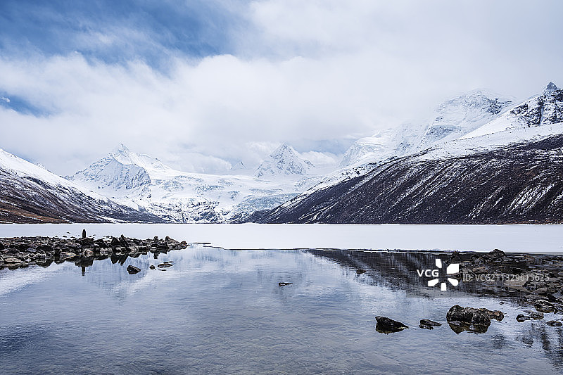 冰封的萨普神山图片素材