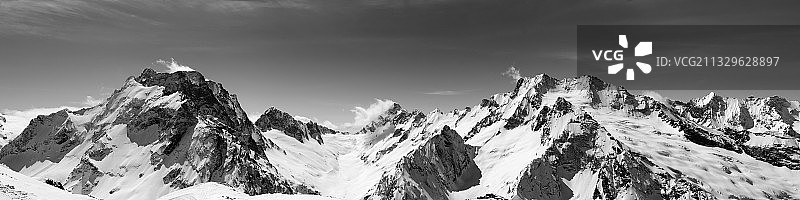 雪山对天空的全景图片素材