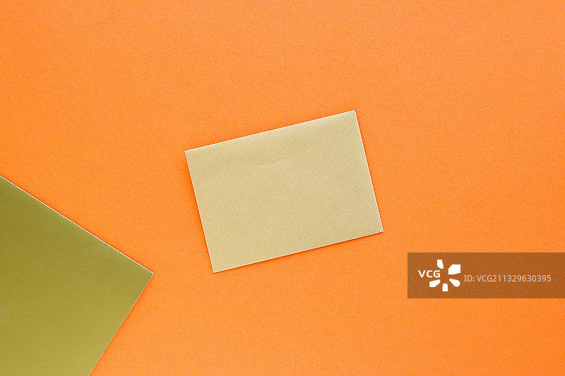 彩色背景上的空白纸张俯视图图片素材
