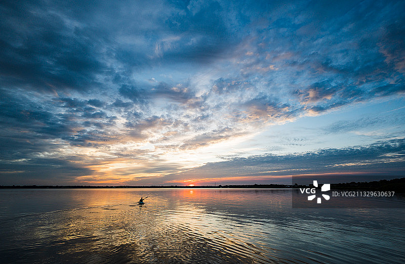 日落时分美国佛罗里达州的壮丽海景图片素材