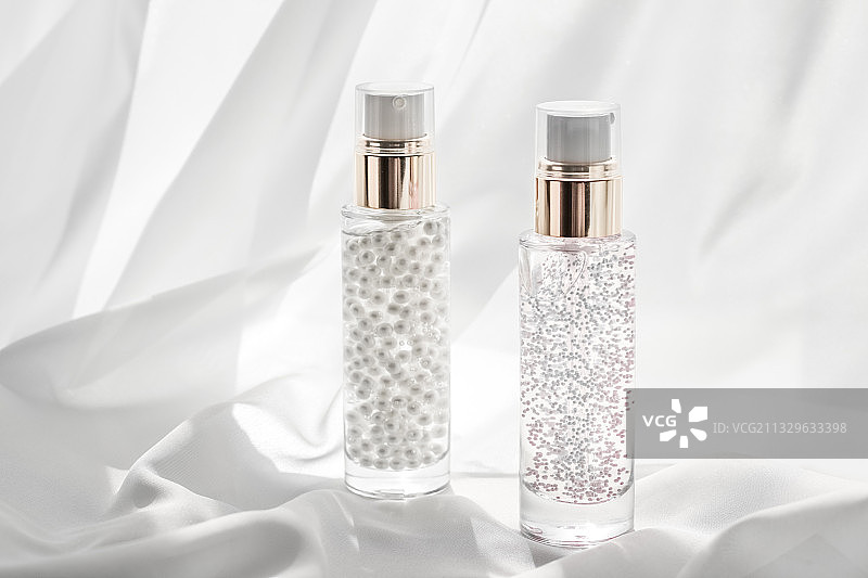 桌子上指甲油瓶的特写图片素材