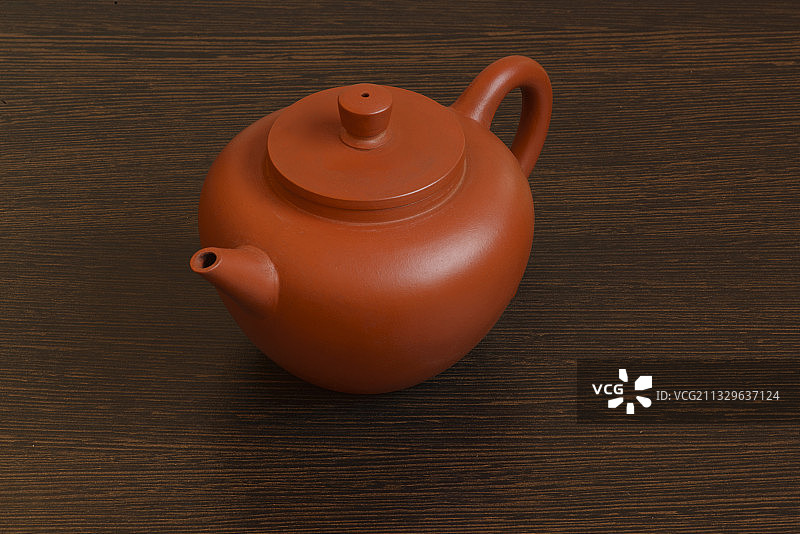 桌上的茶壶特写图片素材