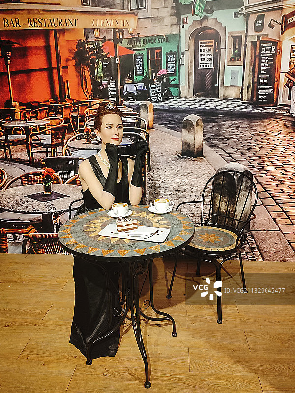 上海名人蜡像馆如穿越影视片场：好莱坞明星奥黛丽赫本图片素材