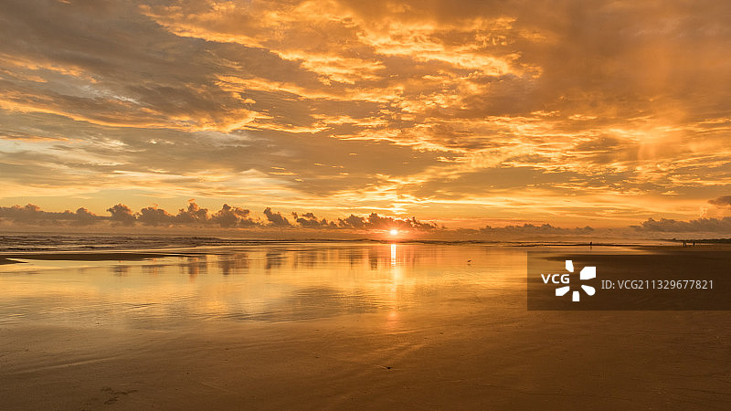 蓬塔雷纳斯省日落时分的壮丽海景，哥斯达黎加图片素材