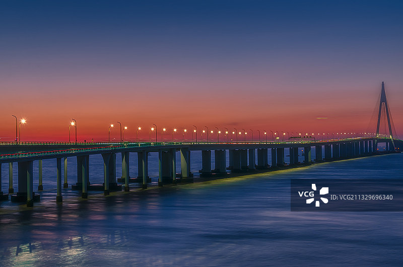 暮色中的杭州湾跨海大桥图片素材